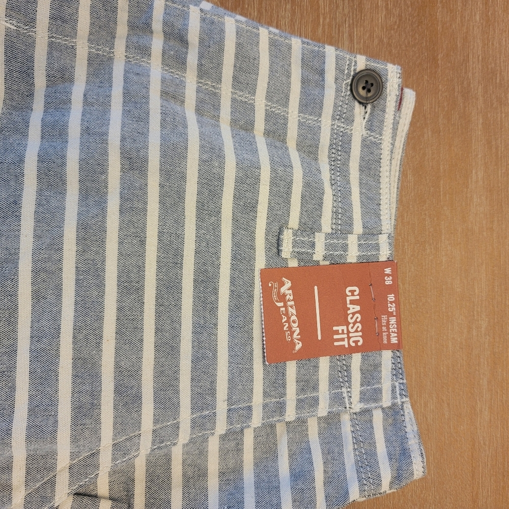 Mens flat front shorts. NWT